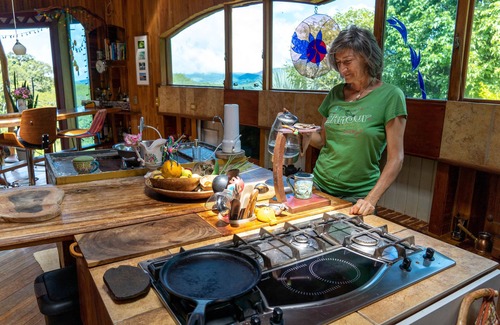 Tajo Alto Autre | Artistic House ; Peaceful place in the Mountains. Close to Miramar, Puntarenas