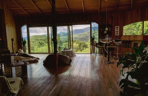 Tajo Alto Autre | Artistic House ; Peaceful place in the Mountains. Close to Miramar, Puntarenas