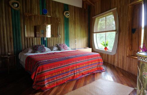 Tajo Alto Lit Et Petit-Déjeuner | Artistic house in a coffee plantation