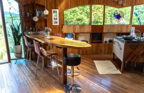 Tajo Alto Lit Et Petit-Déjeuner | Artistic house in a coffee plantation