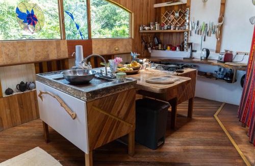 Tajo Alto Lit Et Petit-Déjeuner | Artistic house in a coffee plantation