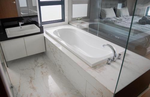 Masai Appartement | Artistic Marina View 3BR Permas w Bathtub & Seaview Balcony Permas by Our Stay