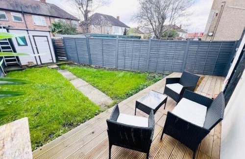 Enfield Highway Appartement | Artlounge-2 Bed Garden Free Parking