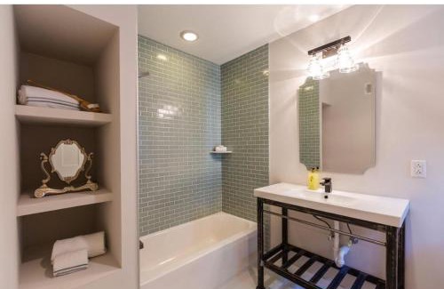 Kensington Maison | Artsy Hidden Gem - FREE PARKING
