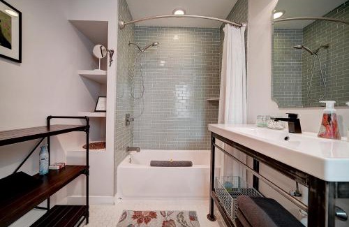 Kensington Maison | Artsy Hidden Gem - FREE PARKING