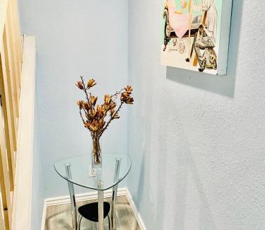 Briargate Appartement | Artsy home by Air Force Academy with office space