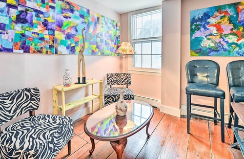 Oxford Appartement | Artsy Oxford Apartment: Walk to Farmers Market!