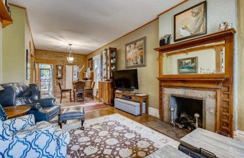 Whittier Maison | Artsy Victorian Great Location And Amazing Outdoor Space