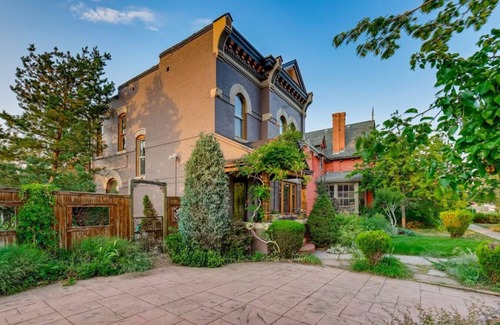 Whittier Maison | Artsy Victorian I Near RINO I Downtown