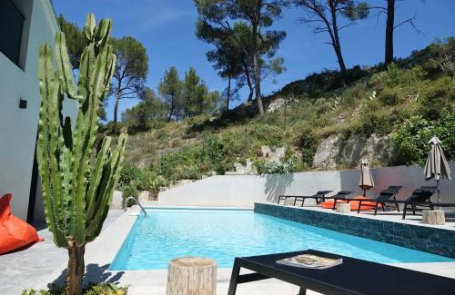 Saint-Etienne-du-Gres Lit Et Petit-Déjeuner | Arty Provence, vue, calme et piscine chauffée dans les Alpilles proche St-Rémy-de-Provence