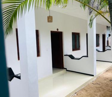 Pottuvil Division 2 Hôtel | Arugambay Bloom Bay