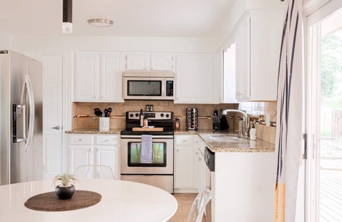 Lamar Heights Area Maison | Arvada Oasis! Up to12 people! 7 beds, 3 baths, desk, big TVs, air hockey, games!