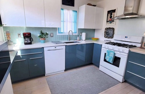 Asbury Park Maison | Asbury Park, Sunlit, 3 story home: 2-br, 2 full bath w 4 beach passes + bikes