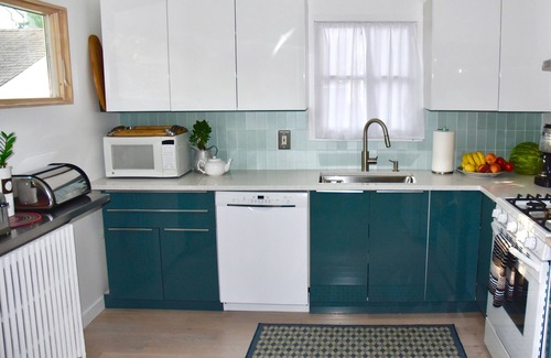 Asbury Park Maison | Asbury Park, Sunlit, 3 story home: 2-br, 2 full bath w 4 beach passes + bikes