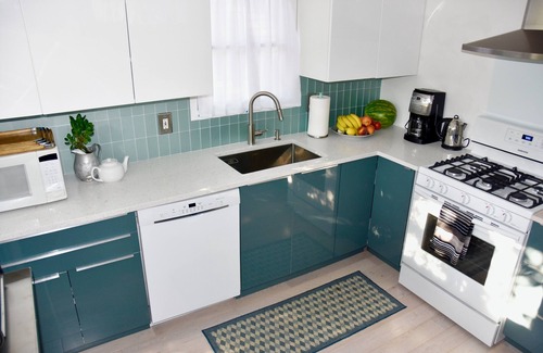 Asbury Park Maison | Asbury Park, Sunlit, 3 story home: 2-br, 2 full bath w 4 beach passes + bikes