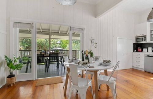 Ascot Maison | Ascot Vintage 4BR Queenslander w/ Mall at Doorstep