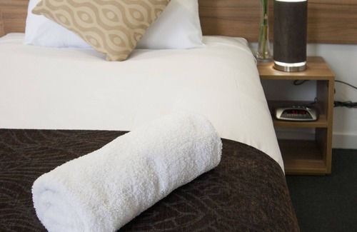 Newton Hôtel | Ascotia off Queen