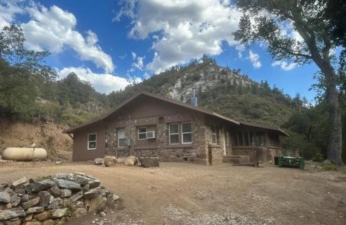 Globe Maison | Ash Creek Canyon Mining Cabin Chrysotile Arizona