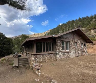 Globe Maison | Ash Creek Canyon Mining Cabin Chrysotile Arizona
