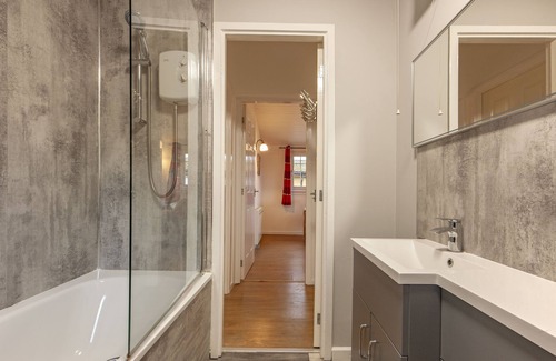 West Laroch Cottage | Ash Tree Lodge - sleeps 4 guests in 2 bedrooms