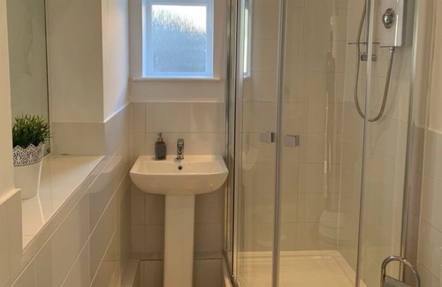 Didcot Maison | Ashbrook Lewis - chalet de deux chambres et deux salles de bains nr Harwell Oxford