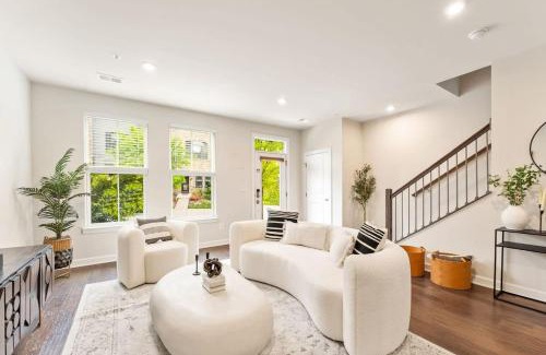Ashburn Maison | Ashburn 4-BR Homestay Close to Dulles & METRO