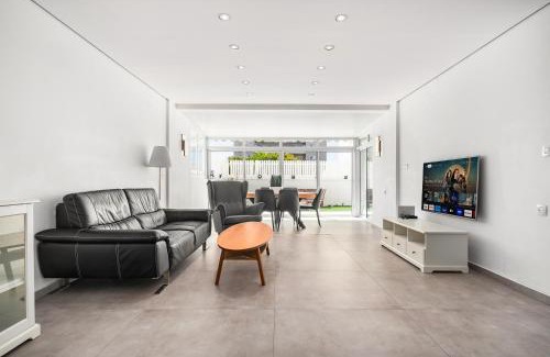 Ashdod Appartement | Ashdod Skyview modern 3bdr apartment by torohome