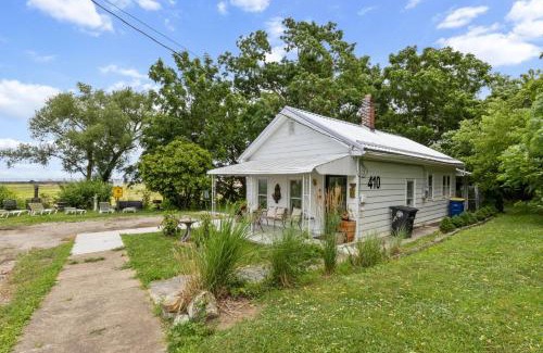 Ashtabula Maison | Ashtabula Cottage- Minutes from Covered Bridges & Wineries