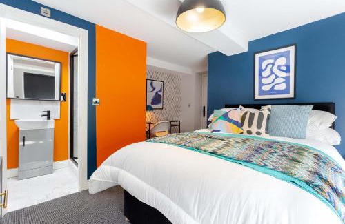 Ashton-under-Lyne Maison | Ashton Getaway Sleeps 14 Free Parking