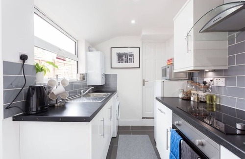 Luton Maison | Ashton House: Charmante maison de deux chambres idéale pour l'aéroport de Londres Luton