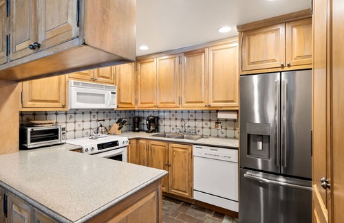 Aspen Copropriété | Aspen Alps Three bedroom condo - ski in / out of Aspen Mountain & Hot Tub