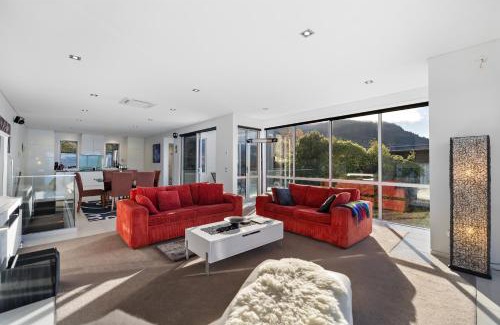 Kapiti Island Maison | Aspen Heights Villa Queenstown New Zealand
