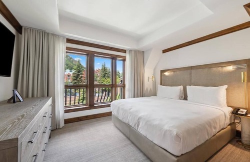 Aspen Station Balnéaire | Aspen Mountain Residences Luxury 2-BR/2BA condo 1 block from SilverQueen Gondola