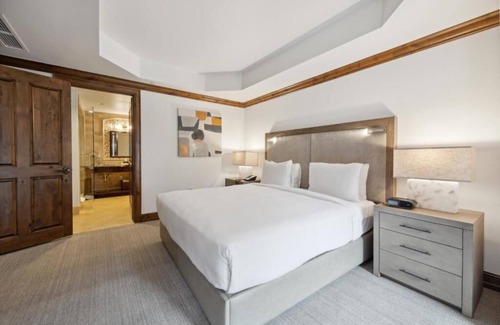 Aspen Station Balnéaire | Aspen Mountain Residences Luxury 2-BR/2BA condo 1 block from SilverQueen Gondola