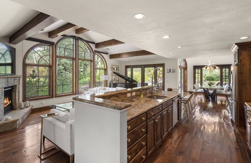 Aspen Maison | Aspen Paradise! Relax & entertain indoors and outdoors in comfort and serenity.