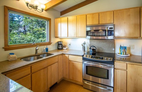 Hunters Park Maison | Aspen View w/ Large Private Deck