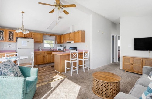 Assateague Pointe Maison | Assateague Pointe 2 br/1 ba 2 outdoor pools -in WOC.