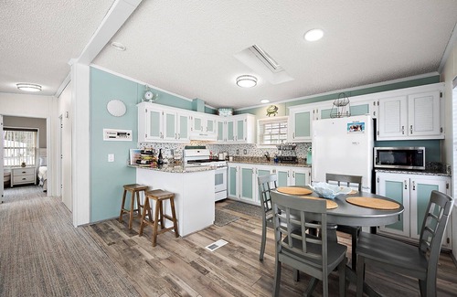 Berlin Maison | Assateague Pointe 490 - completely remodeled 2 bedroom home pools/gameroom/fishing