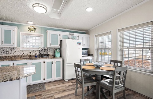 Berlin Maison | Assateague Pointe 490 - completely remodeled 2 bedroom home pools/gameroom/fishing
