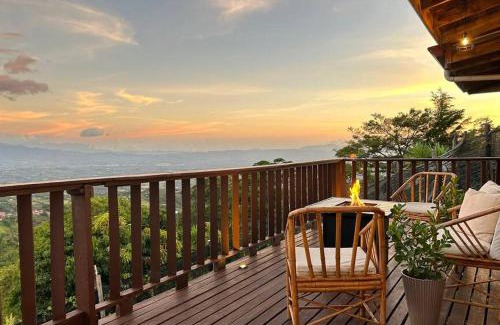 Bolivar Maison | Astonishing view at Poás Volcano slopes: Casa Lili