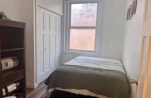 Communipaw Appartement | Charming 2-bedroom apartment in delightful Jersey City with WiFi, AC, 2nd floor