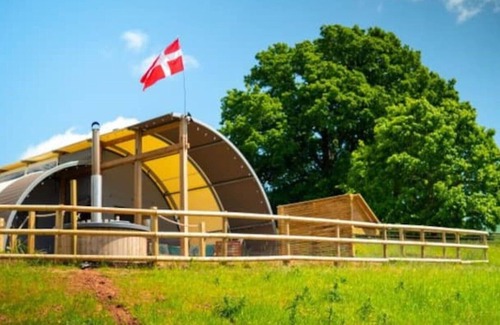 Great Witley Cabine | Astounding and unique valley eco Scandi Lodge with hot tub