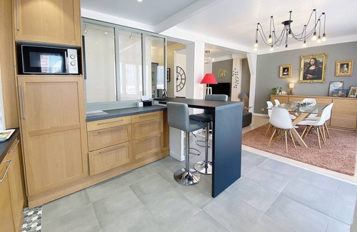 Reims Appartement | At Clém's, 8 people, private garage, wifi + Netflix