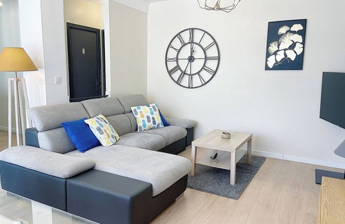 Reims Appartement | At Clém's, 8 people, private garage, wifi + Netflix