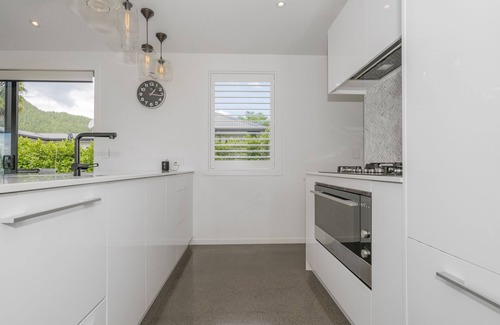 Pauanui Maison | At Home at the Lakes - Pauanui Holiday Home