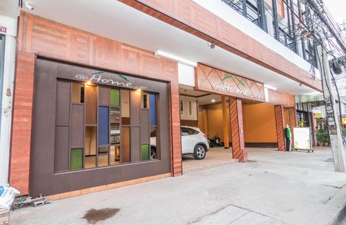Mak Khaeng Hôtel | At Home at Udon
