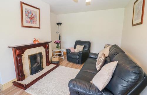 Newcastle West Maison | At Home in Oak Park