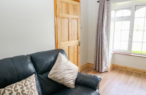 Newcastle West Maison | At Home in Oak Park