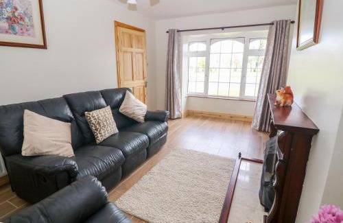 Newcastle West Maison | At Home in Oak Park
