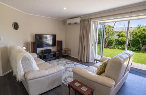 Pohara Maison | At The Beach - Pohara Holiday Home